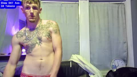 Snapshot of igetherwetter chatting on December 23, 4:12 am Amiri Roue online show from December 23, 4:12 am