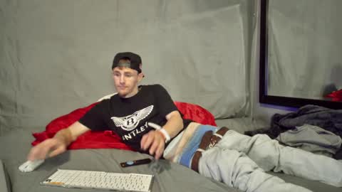 Snapshot of igetherwetter chatting on January 12, 2:03 am Amiri Roue online show from January 12, 2:03 am