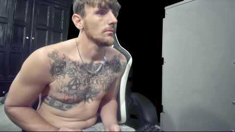 Snapshot of igetherwetter chatting on November 19, 6:57 am Amiri Roue online show from November 19, 6:57 am