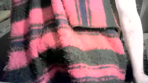 Snapshot of ignoredlittlestloser chatting on December 24, 5:16 am ignoredlittlestloser online show from December 24, 5:16 am