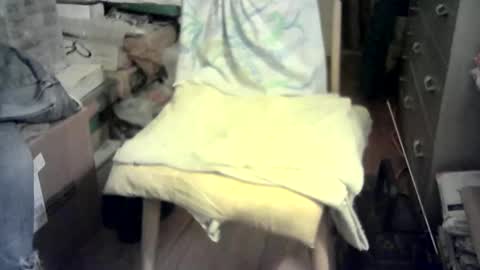 Snapshot of ignoredlittlestloser chatting on January 24, 6:57 am ignoredlittlestloser online show from January 24, 6:57 am