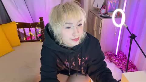 Emmy  help me reach 100 thumbs up online show from February 18, 8:05 pm