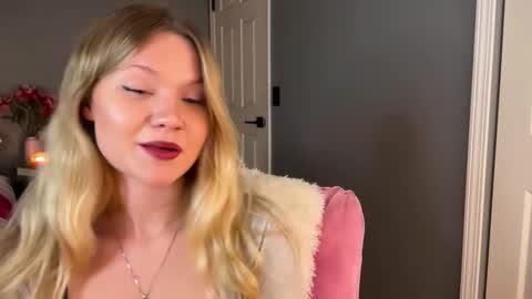 Snapshot of iheartcassie2844 chatting on February 25, 9:13 pm cassie online show from February 25, 9:13 pm