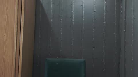 iiiiiiis online show from March 9, 1:37 pm