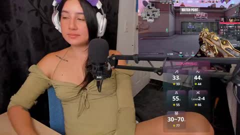 IG  iissaabeel -- FOLLOW ME online show from December 14, 3:51 am