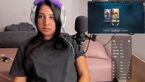 IG  iissaabeel -- FOLLOW ME online show from January 8, 1:42 am