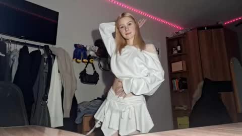 ShyLuna online show from February 15, 6:10 am