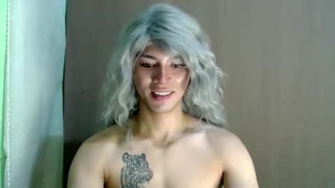 Snapshot of ill_moan_foryouxx chatting on December 14, 1:49 pm QUEEN KATH online show from December 14, 1:49 pm