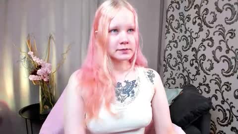 Snapshot of illando chatting on September 18, 3:30 am Annie online show from September 18, 3:30 am