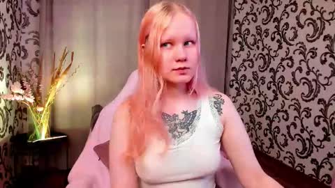 Snapshot of illando chatting on September 24, 3:10 am Annie online show from September 24, 3:10 am