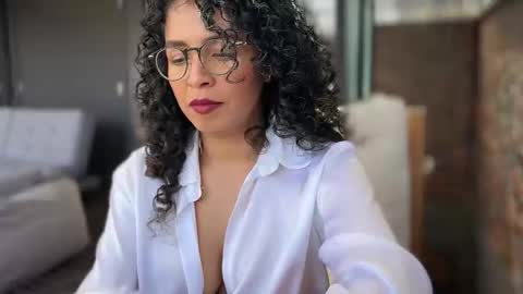 Kloe online show from February 26, 7:35 pm