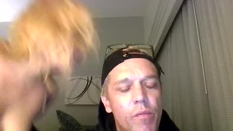 illuminatiheadspace1 online show from December 17, 5:13 am