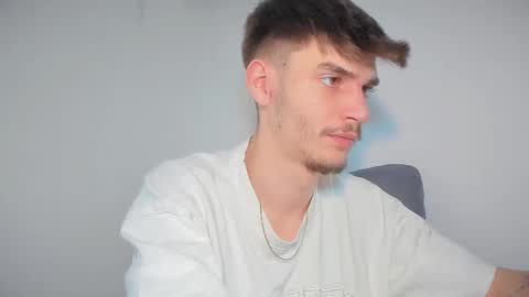 Snapshot of illusions888 chatting on November 17, 10:10 am D-Illusion online show from November 17, 10:10 am