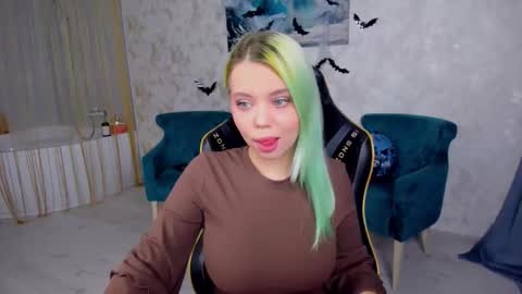 Snapshot of im__youre_sunshine chatting on November 4, 6:40 pm Roxy online show from November 4, 6:40 pm