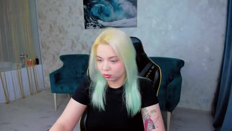 Snapshot of im__youre_sunshine chatting on November 25, 7:36 pm Roxy online show from November 25, 7:36 pm