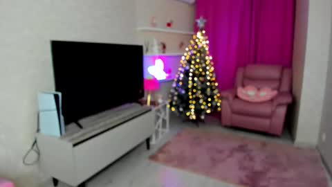 Roxy online show from December 18, 5:52 pm