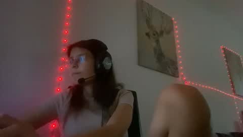 Snapshot of im_evelynnn chatting on November 9, 2:04 pm im evelyn online show from November 9, 2:04 pm