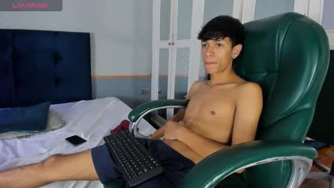Snapshot of im_kael chatting on February 1, 12:40 am Kael online show from February 1, 12:40 am