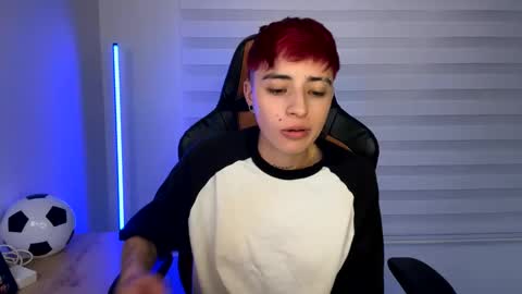 Laia online show from December 18, 5:59 am