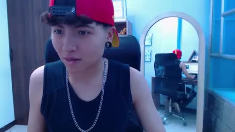 Snapshot of im_mathias chatting on December 3, 7:11 pm mathias online show from December 3, 7:11 pm