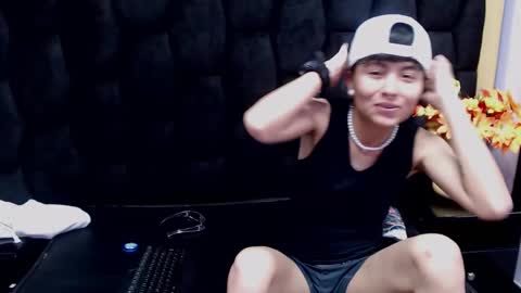 Snapshot of im_mathias chatting on December 27, 6:14 am mathias online show from December 27, 6:14 am