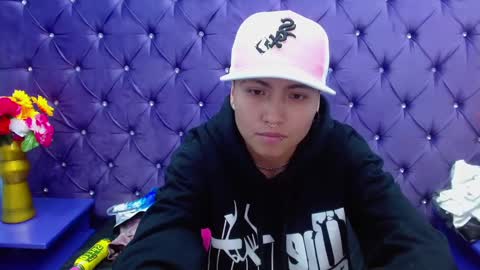 Snapshot of im_mathias chatting on January 11, 9:04 am mathias online show from January 11, 9:04 am