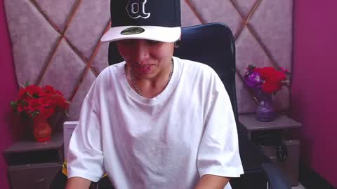 Snapshot of im_mathias chatting on February 1, 9:11 am mathias online show from February 1, 9:11 am