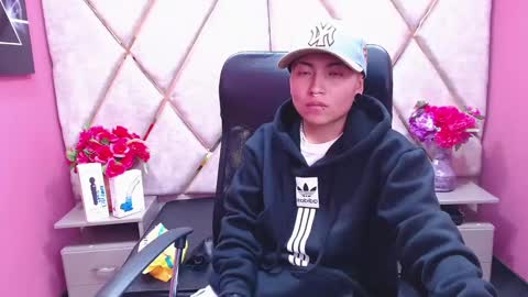 Snapshot of im_mathias chatting on February 8, 4:03 am mathias online show from February 8, 4:03 am