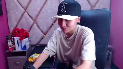 Snapshot of im_mathias chatting on February 12, 10:03 am mathias online show from February 12, 10:03 am