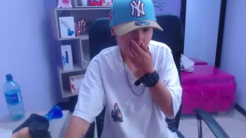 Snapshot of im_mathias chatting on February 13, 4:22 am mathias online show from February 13, 4:22 am