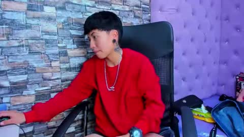 Snapshot of im_mathias chatting on February 26, 5:42 am mathias online show from February 26, 5:42 am