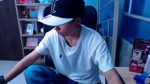 Snapshot of im_mathias chatting on March 6, 3:24 am mathias online show from March 6, 3:24 am