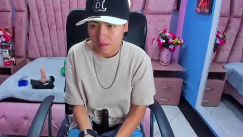 Snapshot of im_mathias chatting on March 11, 7:58 am mathias online show from March 11, 7:58 am