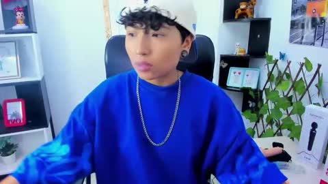 Snapshot of im_mathias chatting on October 12, 7:57 pm mathias online show from October 12, 7:57 pm