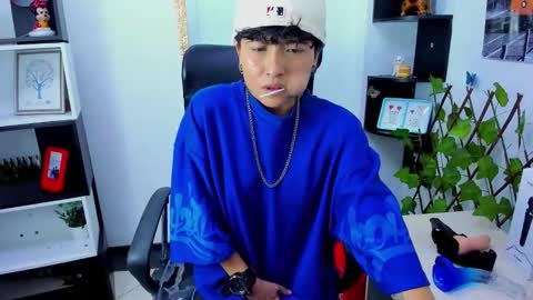 Snapshot of im_mathias chatting on October 15, 3:17 am mathias online show from October 15, 3:17 am