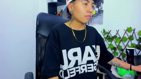 Snapshot of im_mathias chatting on November 8, 5:29 am mathias online show from November 8, 5:29 am