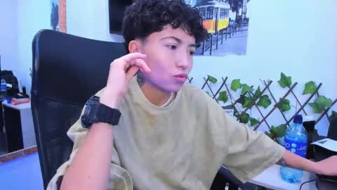 Snapshot of im_mathias chatting on November 23, 4:01 am mathias online show from November 23, 4:01 am