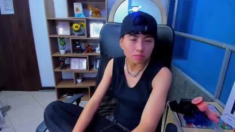 Snapshot of im_mathias chatting on November 30, 12:53 pm mathias online show from November 30, 12:53 pm