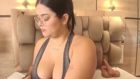 im mou  online show from December 4, 12:03 pm