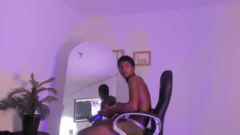 oleider dont forget your thumbs up online show from February 19, 4:19 am