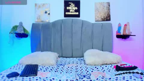 im_riley_ online show from November 8, 7:45 pm