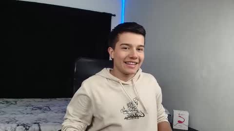 im_tommyrosse online show from October 28, 8:33 pm