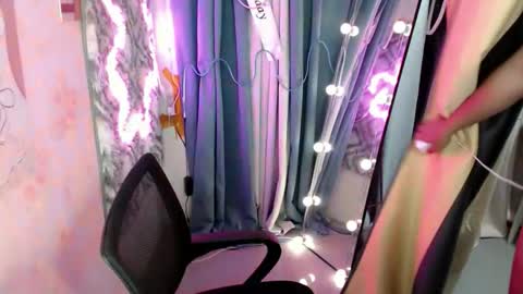 Snapshot of im_urloving_mama69 chatting on December 18, 4:35 pm im_urloving_mama69 online show from December 18, 4:35 pm