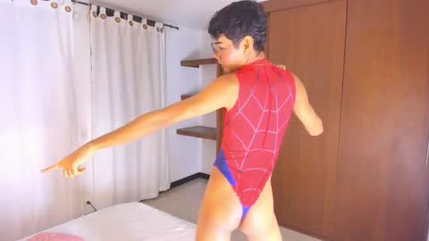 Snapshot of im_zayn chatting on November 22, 8:24 am CAMILO dont forget to leave your thumb up 3 online show from November 22, 8:24 am