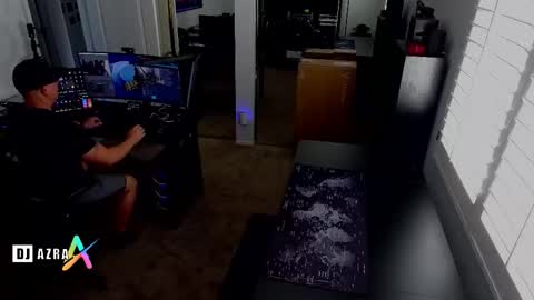 Snapshot of imdjazra chatting on October 26, 9:53 pm DJ Azra online show from October 26, 9:53 pm