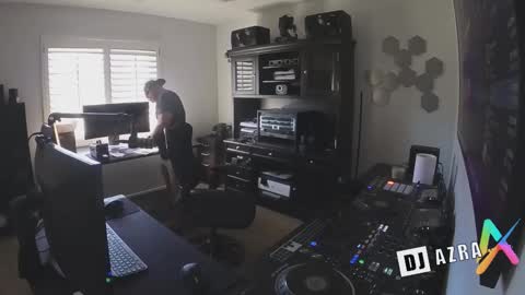 Snapshot of imdjazra chatting on October 29, 9:38 pm DJ Azra online show from October 29, 9:38 pm