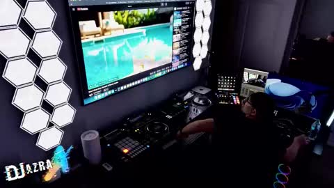 Snapshot of imdjazra chatting on February 3, 2:53 am DJ Azra online show from February 3, 2:53 am