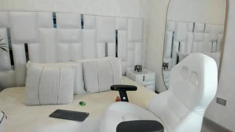 Krystall online show from November 11, 8:31 pm