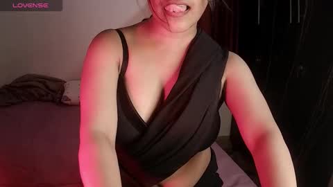 Snapshot of imlovelyrose chatting on October 20, 11:43 am ROSE online show from October 20, 11:43 am