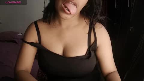 Snapshot of imlovelyrose chatting on October 25, 1:29 pm ROSE online show from October 25, 1:29 pm